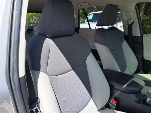 Used 2022 Toyota RAV4 XLE image 17