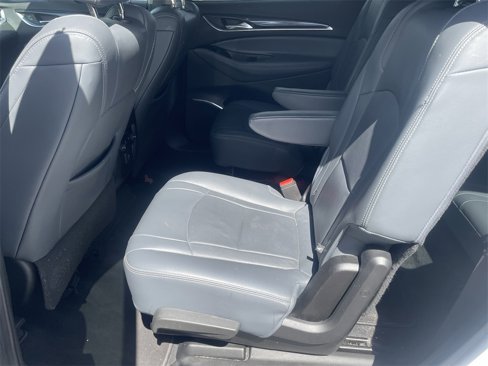 Used 2020 Buick Enclave Essence image 25