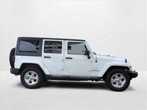 Used 2015 Jeep Wrangler Unlimited Sahara image 4