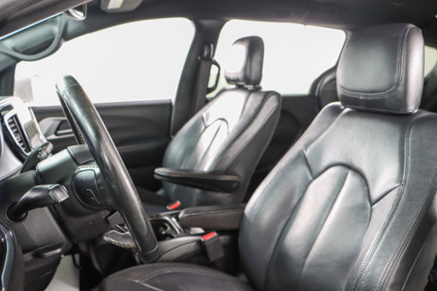 Used 2019 Chrysler Pacifica Touring Plus w/ Advanced Safetytec Group image 24