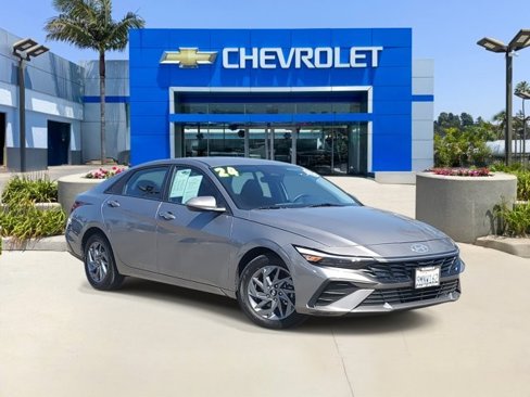 Used 2024 Hyundai Elantra SEL image 1