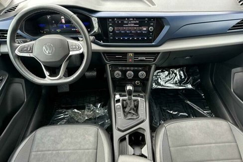 Certified 2023 Volkswagen Taos SE w/ Panoramic Sunroof Package image 13