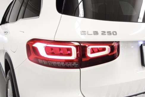 Used 2023 Mercedes-Benz GLB 250 4MATIC image 11