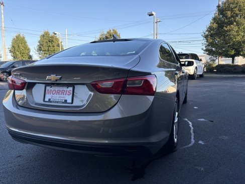 Used 2017 Chevrolet Malibu LT image 5