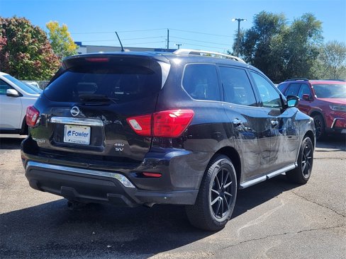 Used 2018 Nissan Pathfinder SV image 4