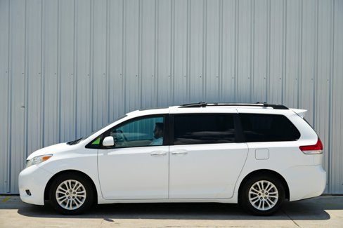 Used 2011 Toyota Sienna XLE image 47