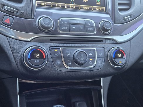Used 2015 Chevrolet Impala LT w/ Convenience Package image 14