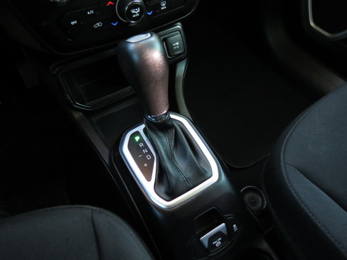 Used 2018 Jeep Renegade Latitude w/ Popular Equipment Group image 19
