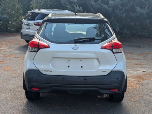 Used 2020 Nissan Kicks SV image 4