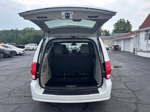 Used 2019 Dodge Grand Caravan SXT image 23
