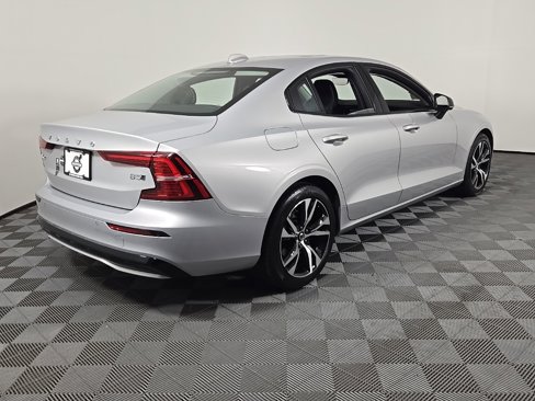 Certified 2025 Volvo S60 B5 Core image 8