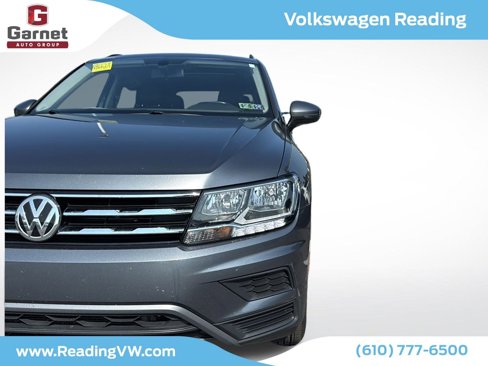 Used 2019 Volkswagen Tiguan SE w/ Panoramic Sunroof Package image 9
