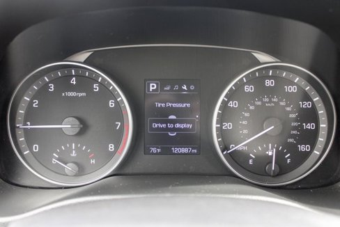 Used 2017 Hyundai Elantra Limited image 31