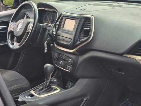 Used 2016 Jeep Cherokee Latitude w/ Safety/Convenience Group image 7