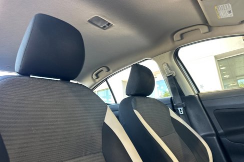 Used 2022 Nissan Versa SV image 16