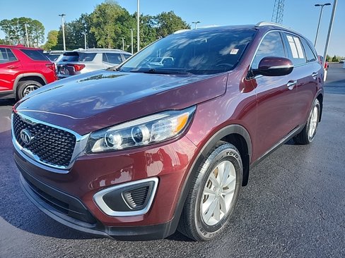 Used 2017 Kia Sorento LX w/ LX Convenience Package image 7