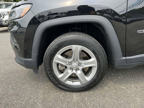 Used 2023 Jeep Compass Latitude w/ Sun and Sound Group image 11