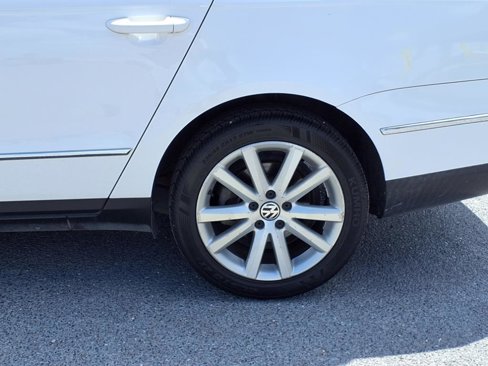 Used 2010 Volkswagen Passat Komfort image 10
