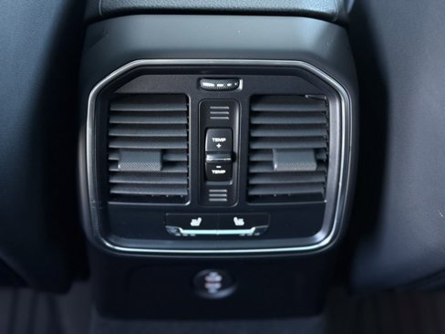 Certified 2025 Porsche Macan image 21