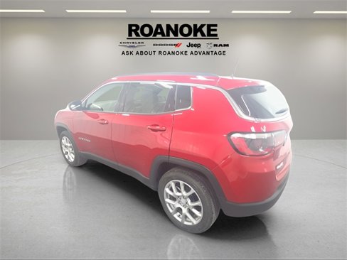 Used 2024 Jeep Compass Latitude image 6