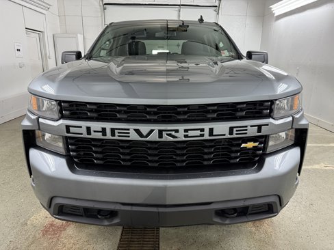 Used 2020 Chevrolet Silverado 1500 Custom w/ Custom Value Package image 2