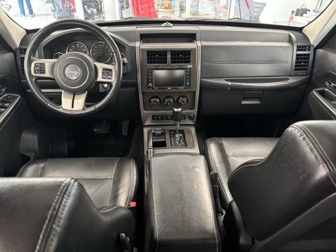 Used 2012 Jeep Liberty Limited Jet w/ Comfort/Convenience Group image 19