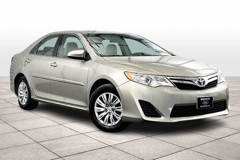 Used 2014 Toyota Camry LE image 2