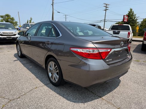 Used 2016 Toyota Camry SE image 5