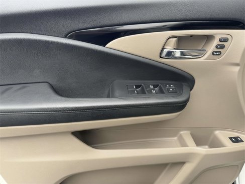 Used 2018 Honda Pilot Touring image 15