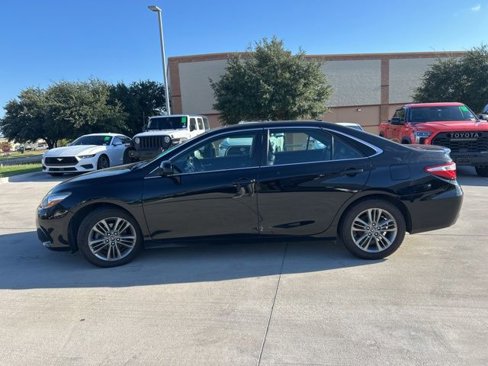 Used 2017 Toyota Camry SE w/ Moonroof Package image 6