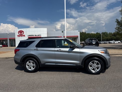 Used 2023 Ford Explorer XLT w/ Equipment Group 202A image 2