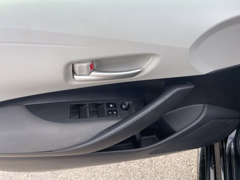 Used 2021 Toyota Corolla LE image 17