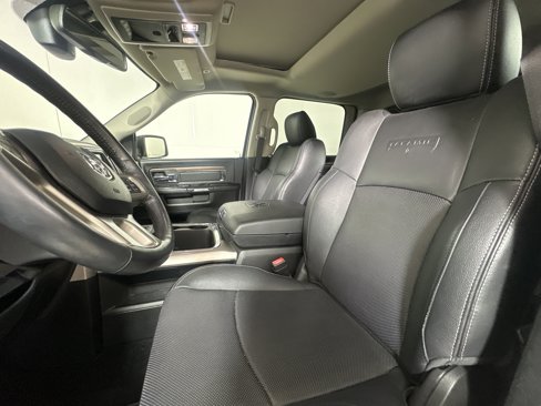 Used 2017 RAM 1500 Laramie image 9