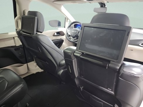 Used 2018 Chrysler Pacifica Touring-L Plus w/ Tire & Wheel Group image 20