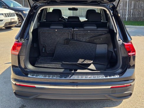Used 2023 Volkswagen Tiguan SE image 13