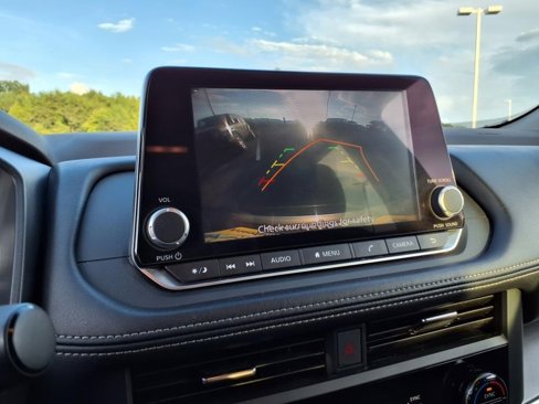 Used 2023 Nissan Rogue SV image 18