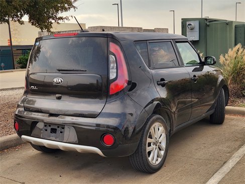 Used 2017 Kia Soul + image 4