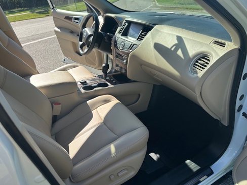 Used 2019 Nissan Pathfinder Platinum image 15
