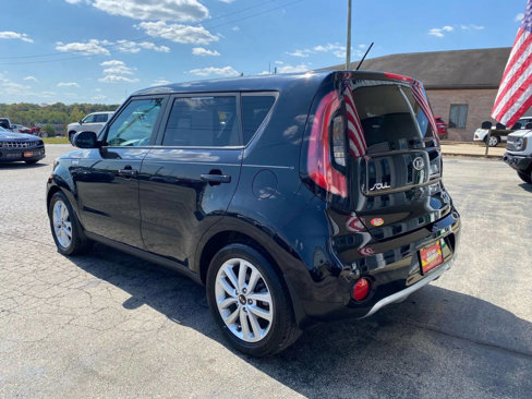 Used 2018 Kia Soul + image 5