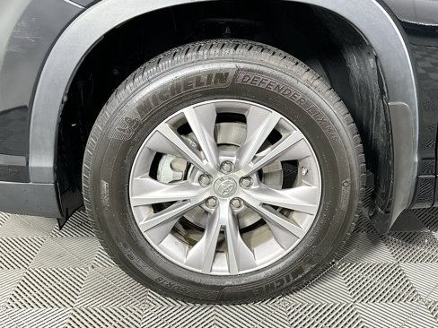 Used 2015 Toyota Highlander XLE image 35