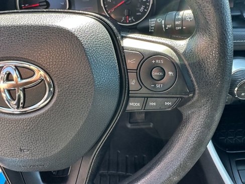 Used 2021 Toyota RAV4 XLE image 21