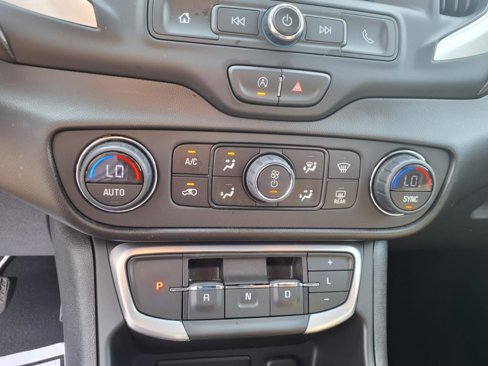 Used 2022 GMC Terrain SLE w/ Driver Convenience Package image 16