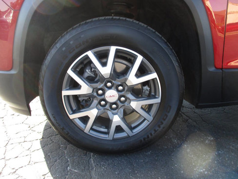 Used 2023 GMC Acadia SLE w/ Driver Convenience Package image 9