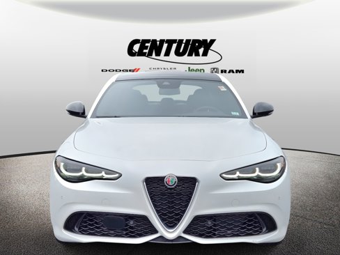 Used 2024 Alfa Romeo Giulia Ti image 9