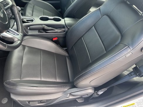 Used 2022 Ford Mustang Premium image 11