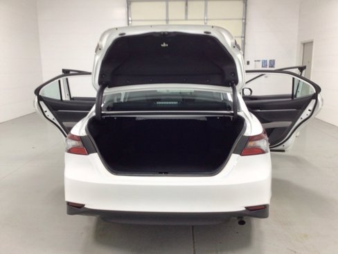 Used 2023 Toyota Camry LE image 11