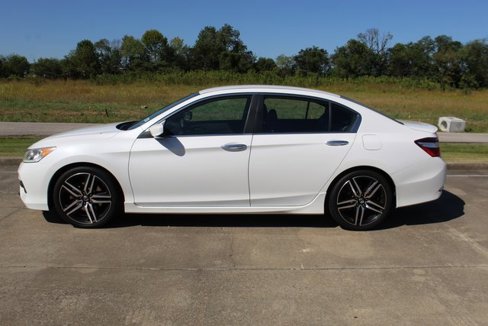 Used 2017 Honda Accord Sport Special Edition image 2