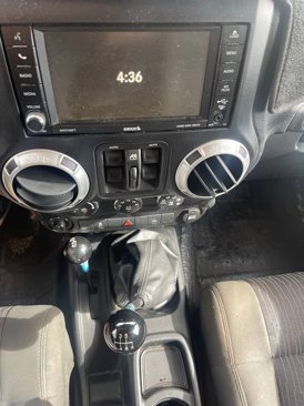 Used 2012 Jeep Wrangler Unlimited Rubicon w/ Connectivity Group image 10