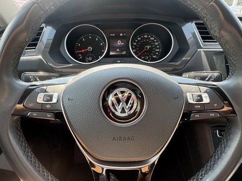 Used 2020 Volkswagen Tiguan SE image 10