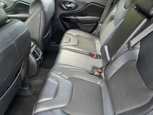 Used 2021 Jeep Cherokee Latitude Plus image 16